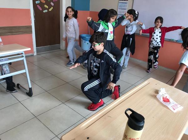 Okulumuz 4/C Sınıfı Öğrencileri Kültür ve Miras Konusu Kapsamında Yöresel Oyunlar Oynadı
