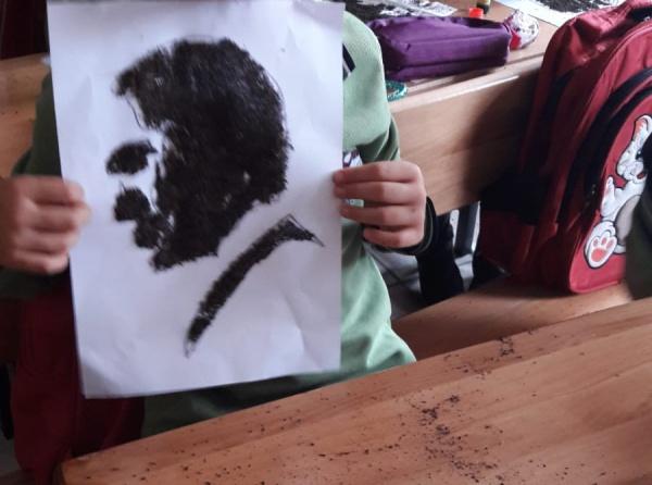 Okulumuz 2/B Sınıfı Öğrencileri Çay ile Atatürk Portresi Yaptı