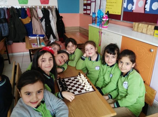 Okulumuz 2/A Sınıfı Öğrencileri Satranç Turnuvasına Hazırlanıyor