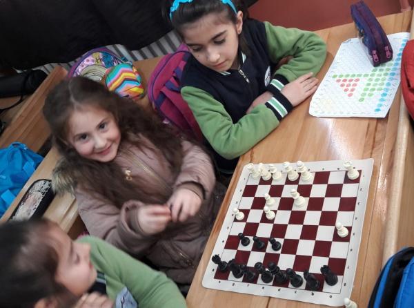 Okulumuz 2/B Sınıfı Öğrencileri Satranç Turnuvasına Hazırlanıyor