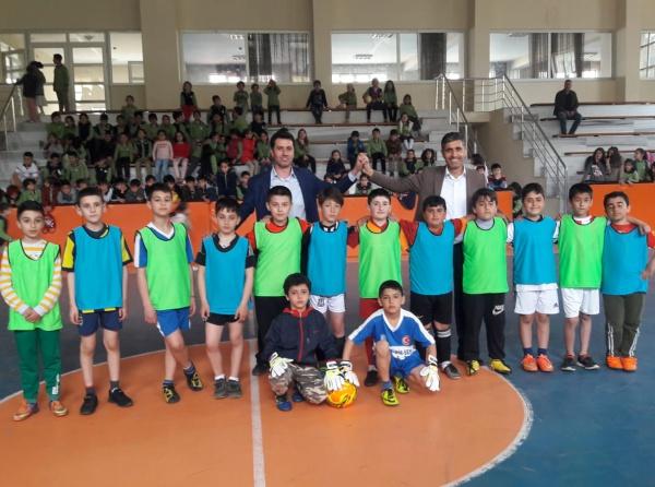 Sınıflar Arası 3.Futbol Turnuvası Kıran Kırana Bir Mücadele İle Başladı
