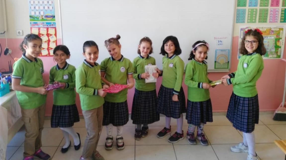 Okulumuz 3/A Sınıfı Öğrencileri Türkçe Dersi Metni Kapsamında Hediyeleştiler