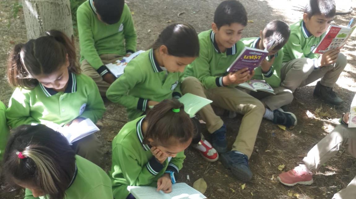 Okulumuz 3/C Sınıfı Öğrencileri Açık Havada Kitap Okuma Etkinliği Yaptı