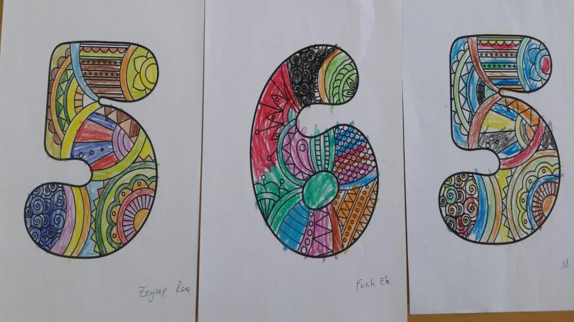 Okulumuz 1/A sınıfı öğrencileri mandala boyama etkinliği ile rakamları boyama çalışması yaptı.