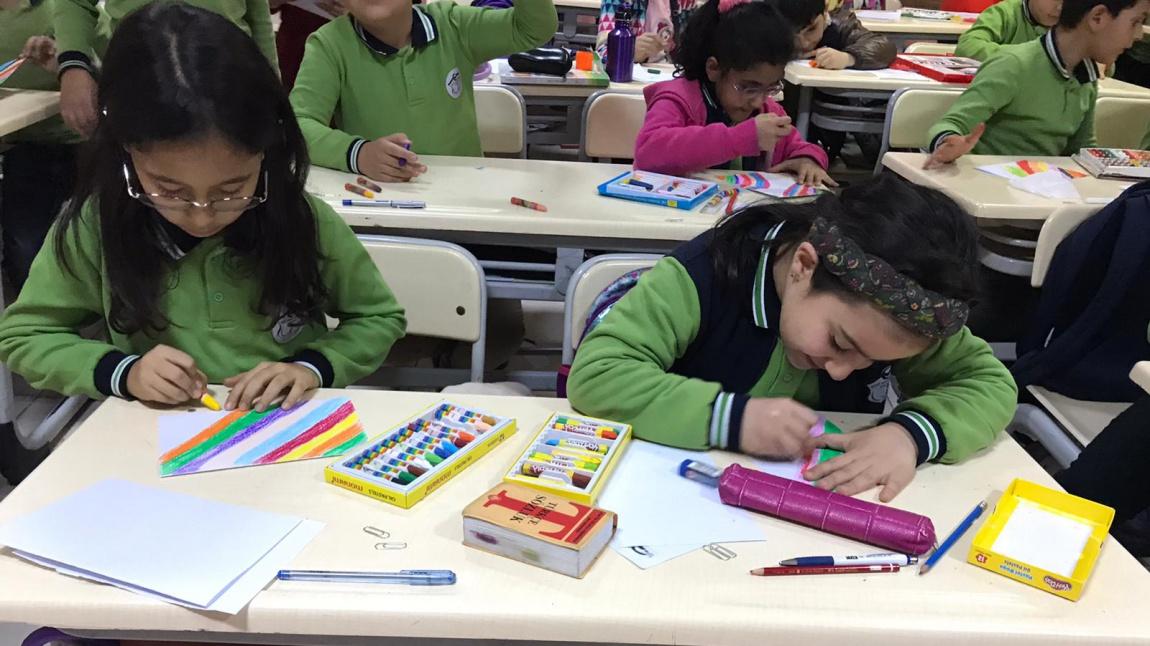 Okulumuz 4/B Sınıfı Öğrencileri Colorful Wax Crayon Prints Çalışması Yaptı.