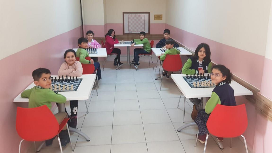 Satranç Turnuvası 4.Sınıfların 1.Tur Maçları Kıyasıya Mücadelelere Sahne Oldu