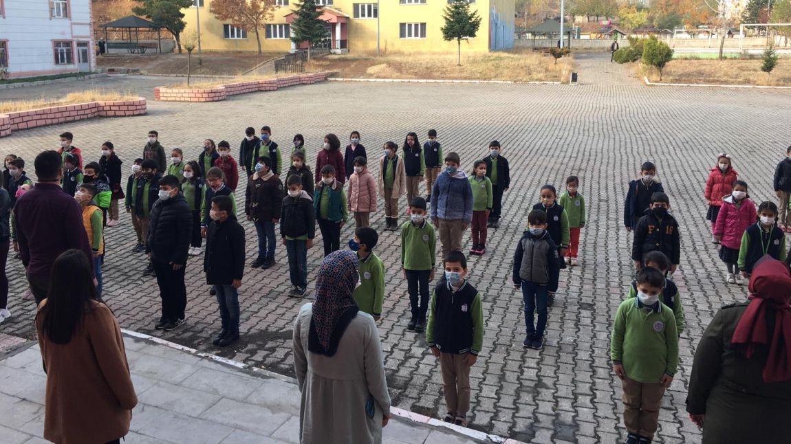 Okulumuzda 10 Kasım Atatürk'ü Anma Töreni Gerçekleştirildi