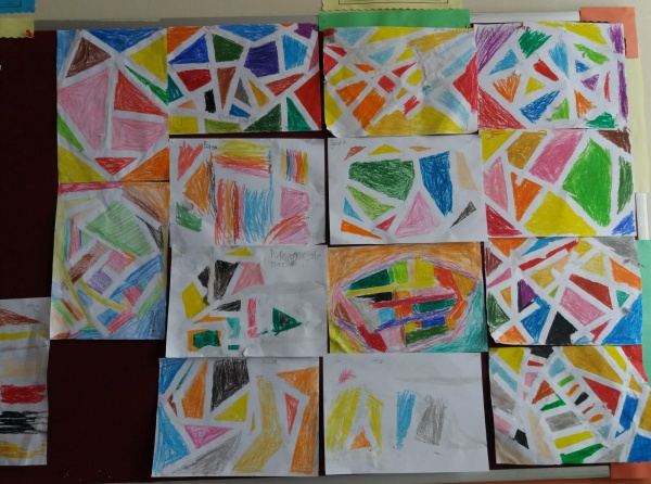Okulumuz 1/B Sınıfı Öğrencileri Geometrik Şekillerle Desen Çalışması Yaptı