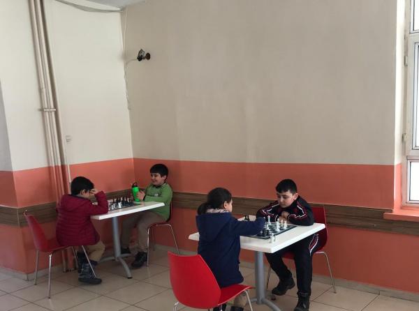 Satranç Turnuvası Çeyrek Final Maçları Tamamlandı
