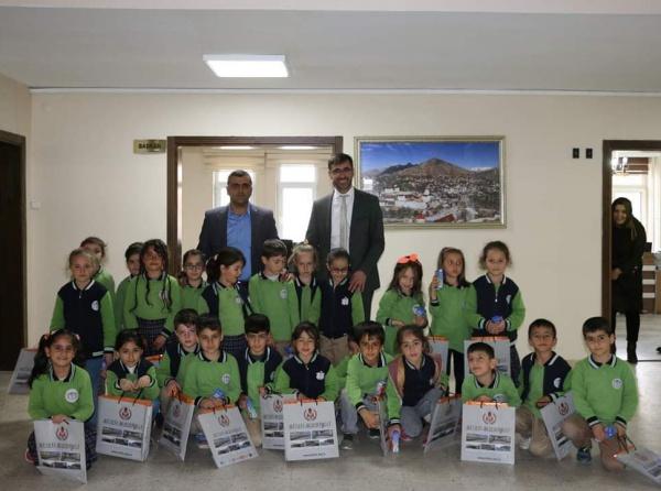 Okulumuz 1/A Sınıfı Öğrencileri Bitlis Belediye Başkanı´nı Ziyaret Etti